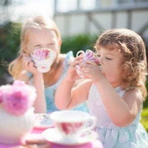 Its-Tea-Time-5-Kreative-Ideen-Fur-Eine-Zauberhafte-Teeparty-Perfekt-Fur-Madchengeburtstage.