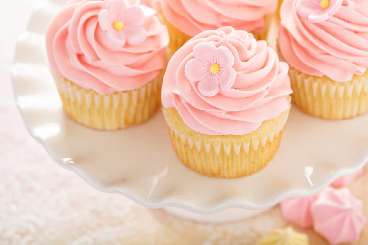 Vanilla strawberry cupcakes with sugar flower Der Perfekte Prinzessin Geburtstag – Mit Duft Glitzer Diy Parfuem Lilie &Amp; Lotus